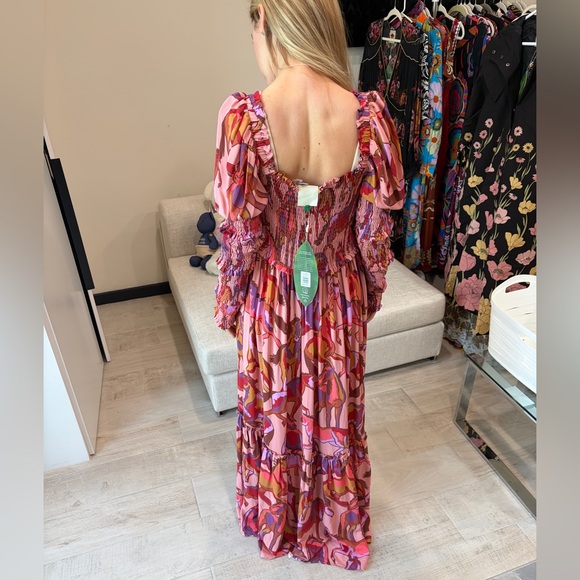 Farm Rio: WILD HORSES ROSE SMOCKED
SLEEVE MAXI DRESS - Picture 3 of 12